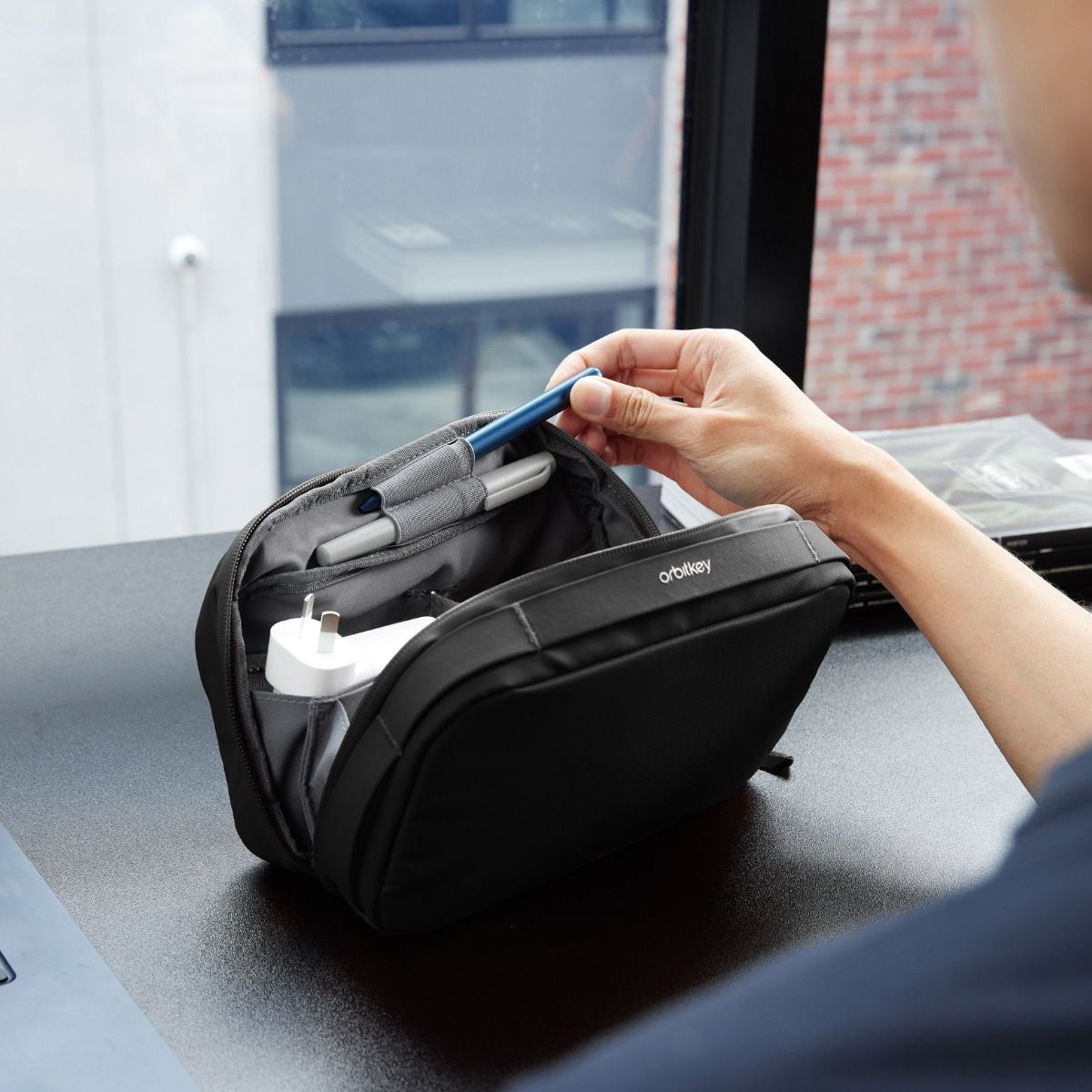 2-in-1-tech-pouch-zwart-2-2-3