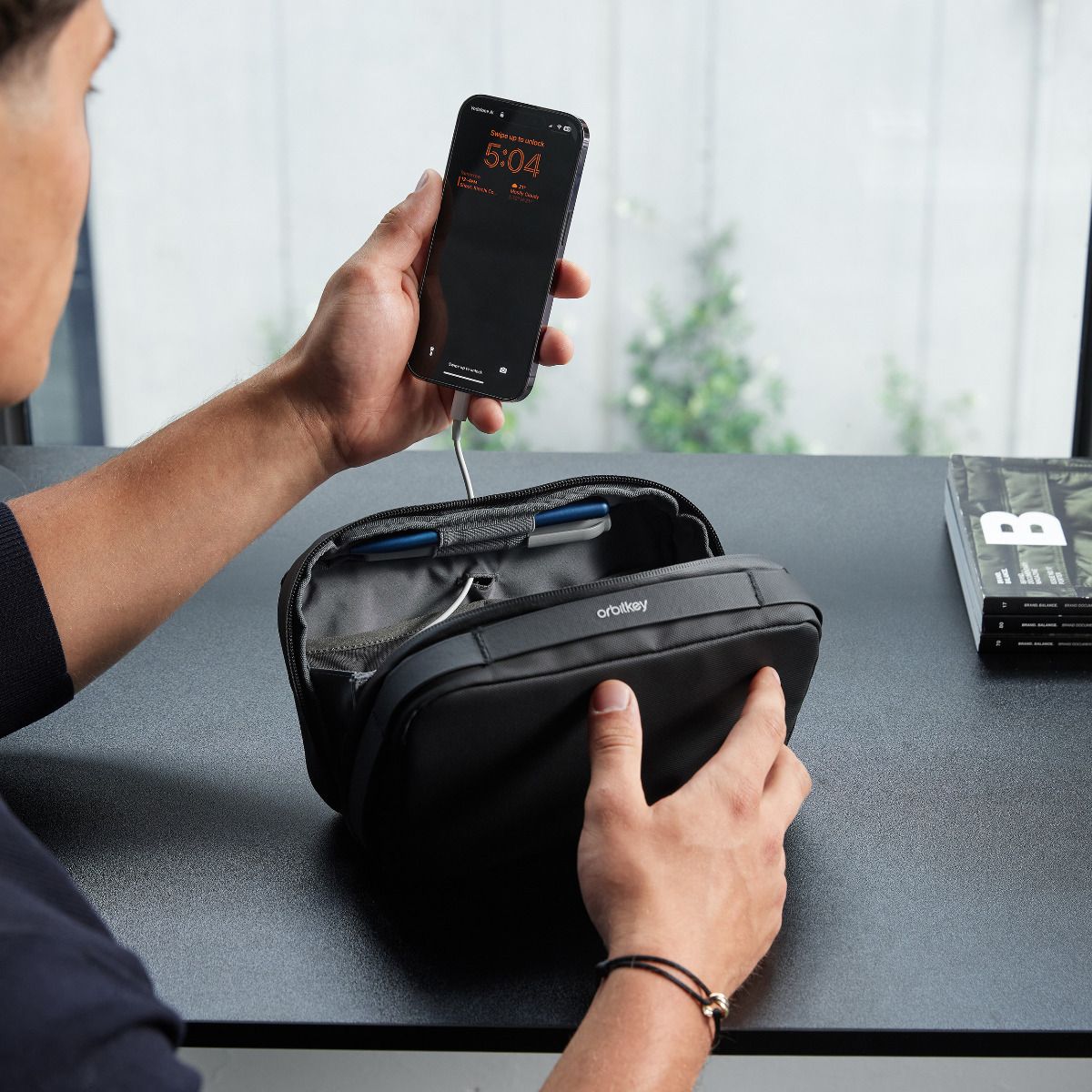 2-in-1-tech-pouch-zwart_5-2