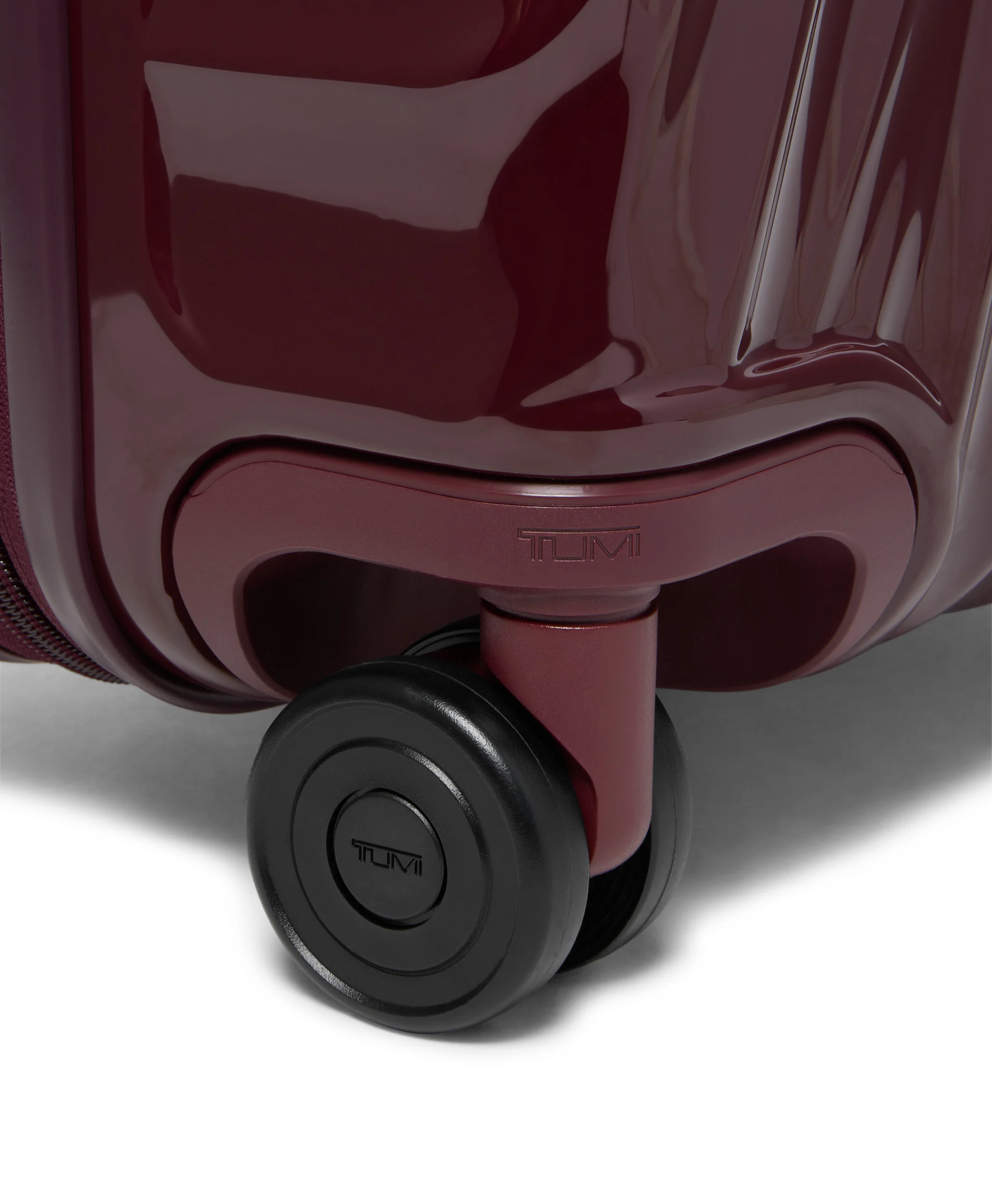 Tumi 19Degree 139683-1918 intl Exp 4 whl Wine 8