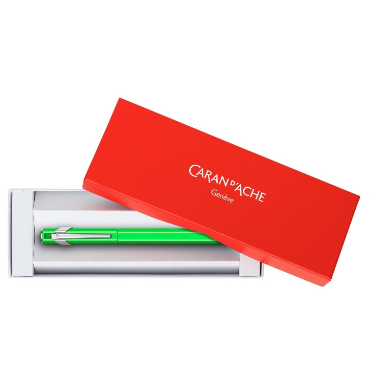 Caran d'Ache 849 vulpen Fluor Green 4