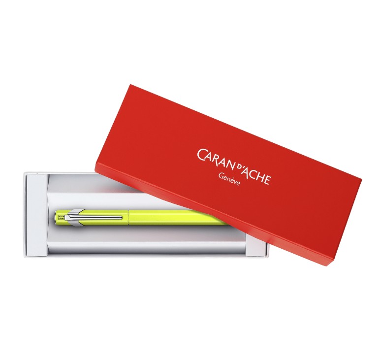 Caran d'Ache 849 vulpen Fluor Yellow 4